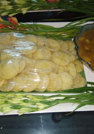 A picture of Club kachori with aloo ki sabji.