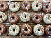 Una foto de donas de manzana