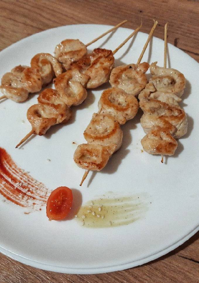 Курячий шашлик на шпажках
