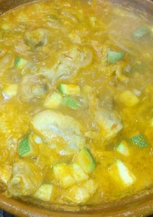 Una foto de Pollo con calabacitas a la Mario's