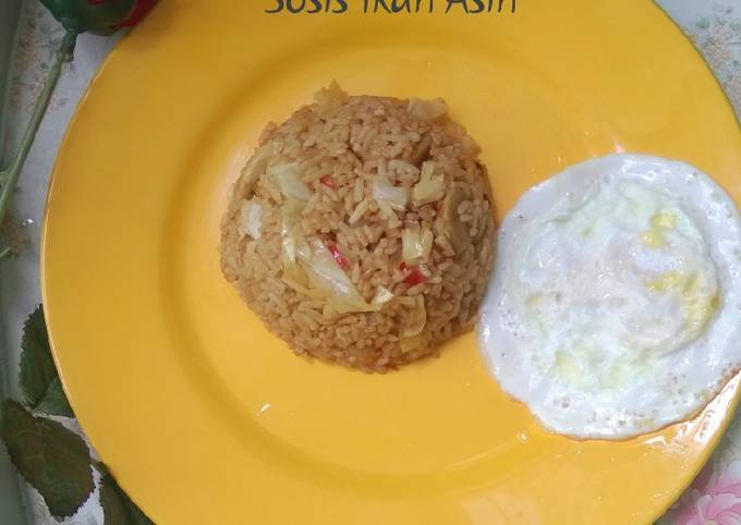 Recipe: Delicious Nasi Goreng Sosis Ikan Asin