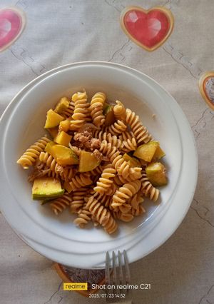 Foto di Fusilli integrali con zucchine e tonno