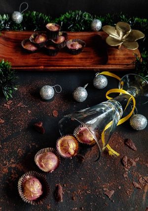 স্যাফ্রন স্ট্রবেরি ট্রাফল (safron strawberry truffle recipe in Bengali) রেসিপির প্রধান ছবি