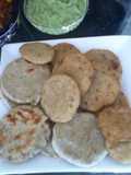 Gorditas de nata pintadas con chile, quelites, huitlacoche y hojas de cempasúchil