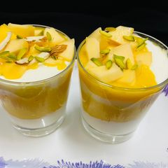A picture of Mango yoghurt parfait.