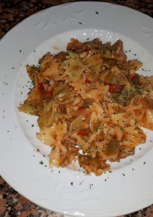 Foto principal de Lacitos de pasta con pisto