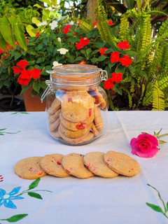 Una foto de Galletitas de cereza marrasquino y chips