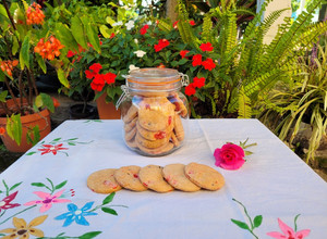 Una foto de Galletitas de cereza marrasquino y chips