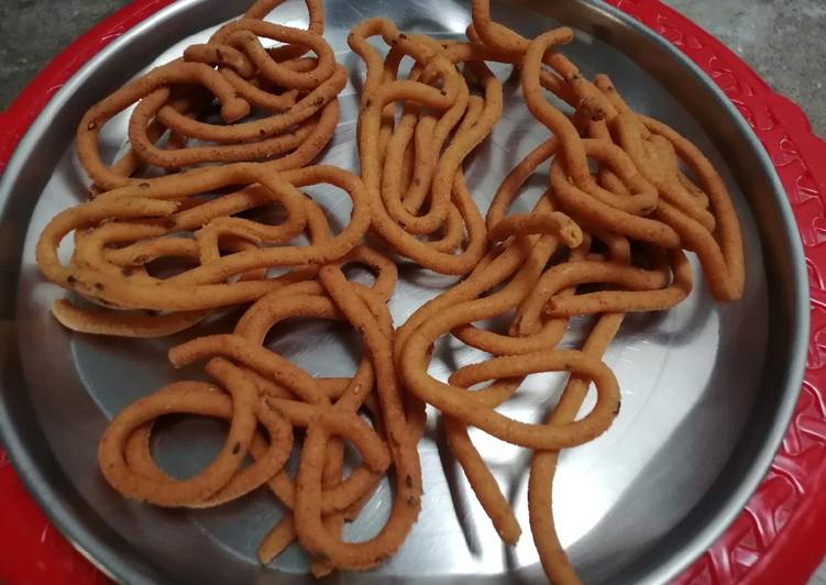 Step-by-Step Guide to Make Award-winning Crispy Janthikalu