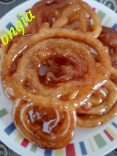 जलेबी (jalebi recipe in hindi) रेसिपी मुख्य फोटो