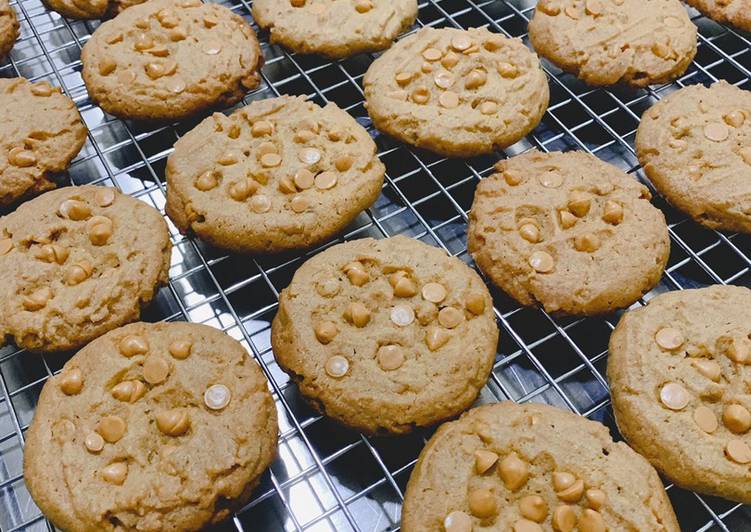 Langkah Mudah untuk Menyiapkan Peanut Butterscotch Chip Cookies, Lezat