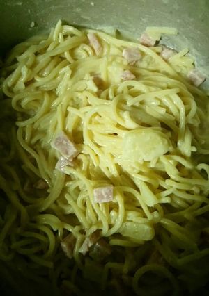 Una foto de Spaghetti hawaiano