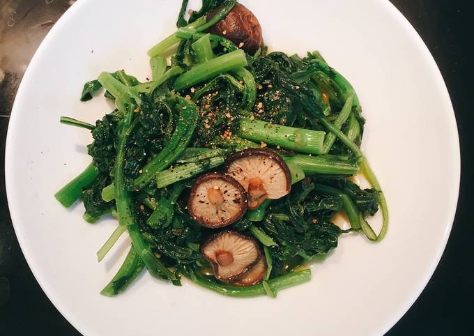 Cách Làm Món Cải ngọt xào nấm của Linh Ngô - Cookpad