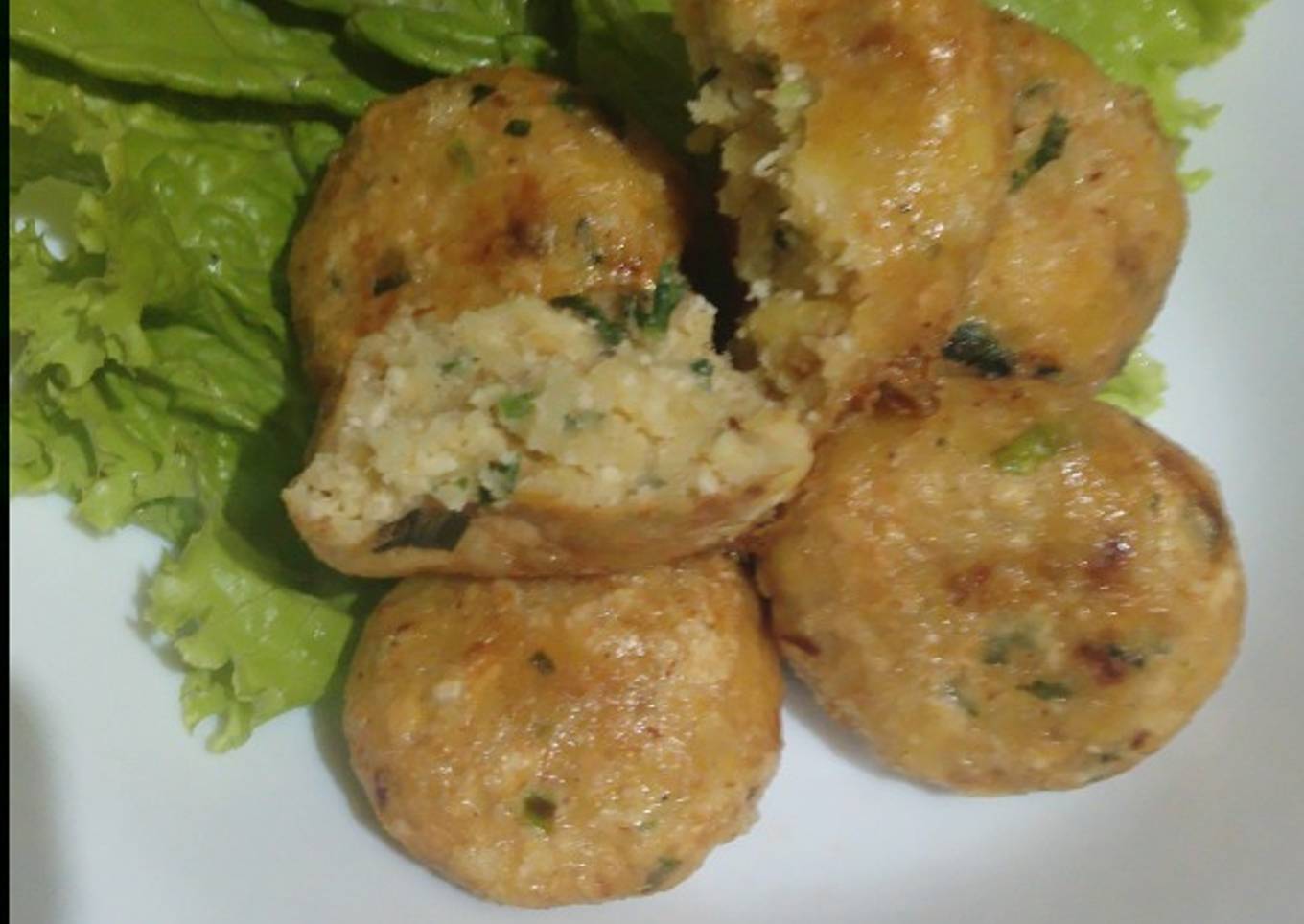 Perkedel kentang ayam (chicken potato cakes)