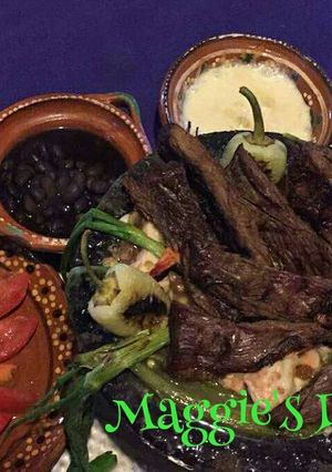 Una foto de Molcajete de arrachera, camarón y pulpo