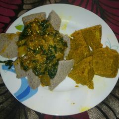 A picture of Moi moi(apapa) with eggplant sauce. Yummy.