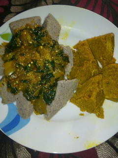 A picture of Moi moi(apapa) with eggplant sauce. Yummy.