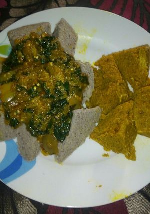 A picture of Moi moi(apapa) with eggplant sauce. Yummy.