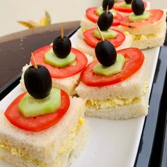 A picture of Egg sandwiches for breakfast.