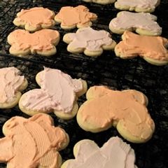 A picture of Grandma's Sugar Cookies and Frosting.