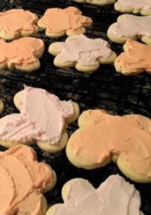 A picture of Grandma's Sugar Cookies and Frosting.