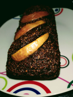 Una foto de BUDÍN DE AVENA CON BANANA, COCO RALLADO Y CACAO AMARGO