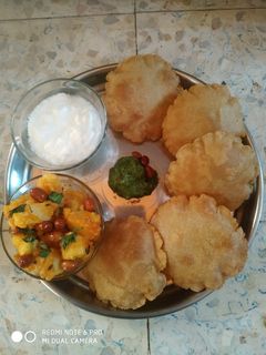ફરાળી આલું પુરી (Farali aalu puri recipe in gujarati) રેસીપી મુખ્ય ફોટો