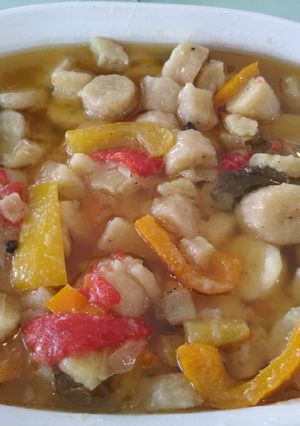 Una foto de Guineitos (bananas verdes) en escabeche🇵🇷