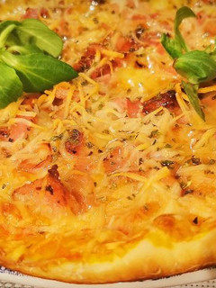 Una foto de Pizza de Bacon y Jamón cocido