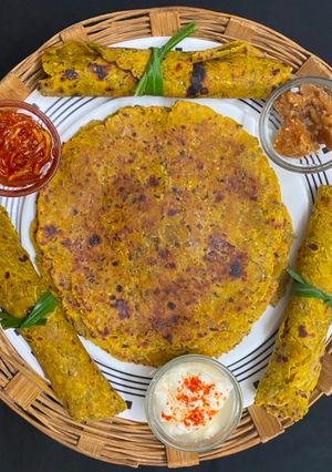 દુધી અને લીલા લસણ ના થેપલા (Dudhi-Lasan na Thepla recipe in Gujarati) રેસીપી મુખ્ય ફોટો