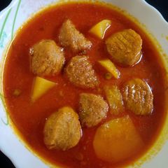 A picture of Aloo matar kofta gravy.