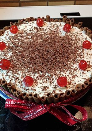 Φωτογραφία της συνταγής Black Forest με γλυκό του κουταλιού δαμάσκηνο