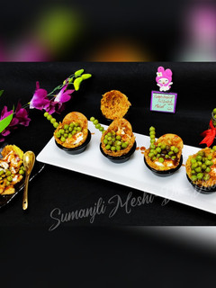 पोटैटो बास्केट विद मटर चाट (Potato basket with matar chaat recipe in Hindi) रेसिपी मुख्य फोटो