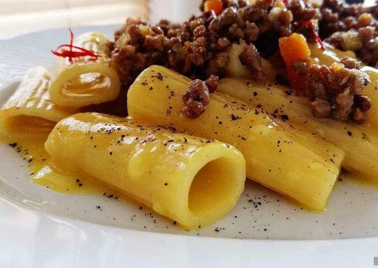 Rigatoni con ragù bianco e salsa allo zafferano 🌷