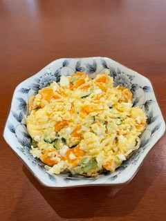 Una foto de Ensalada de papa al estilo japonés (ポテトサラダ-poteto sarada)