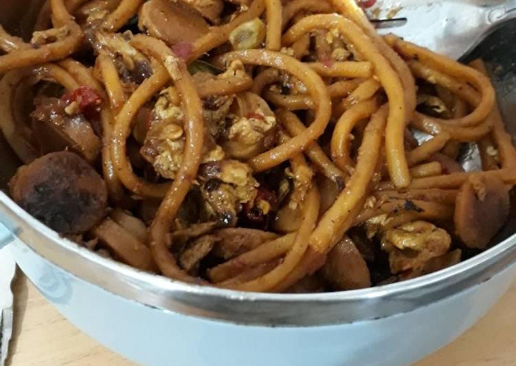 Cara Mudah Menyiapkan Mie gomak pedas manis Enak