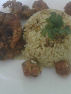 صورة لوصفة أرز في طنجرة الضغط 🍚🍚 مع الدجاج 🐔 محمر في كيس الشواء 🍗🍗🍗