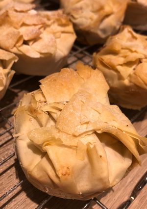 A picture of Filo pastry mince pies.