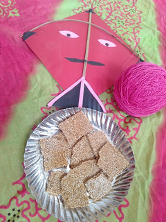 તલ ની ચીકી (Til Chikki Recipe in Gujarati) રેસીપી મુખ્ય ફોટો