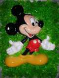 Gelatina de micky mousse con fondo verde