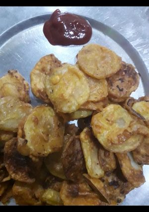 आलू की पकौड़ी (aloo ki pakodi recipe in Hindi) रेसिपी मुख्य फोटो