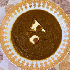 A picture of Palak paneer.