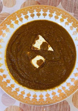 A picture of Palak paneer.