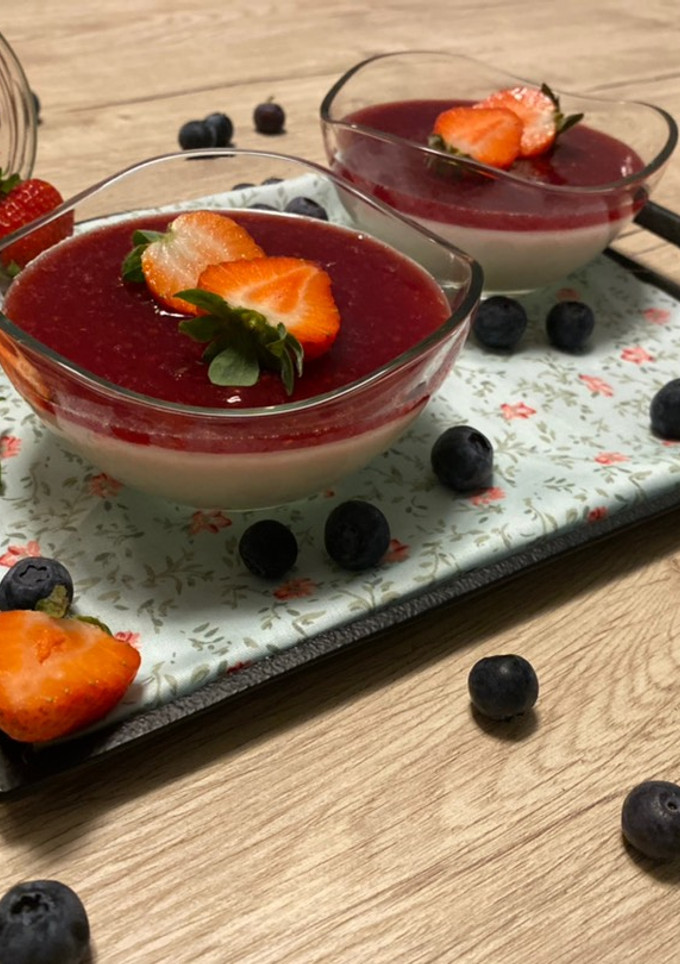 Una foto de Tarta de queso fría con mermelada de frambuesa (en vasito)