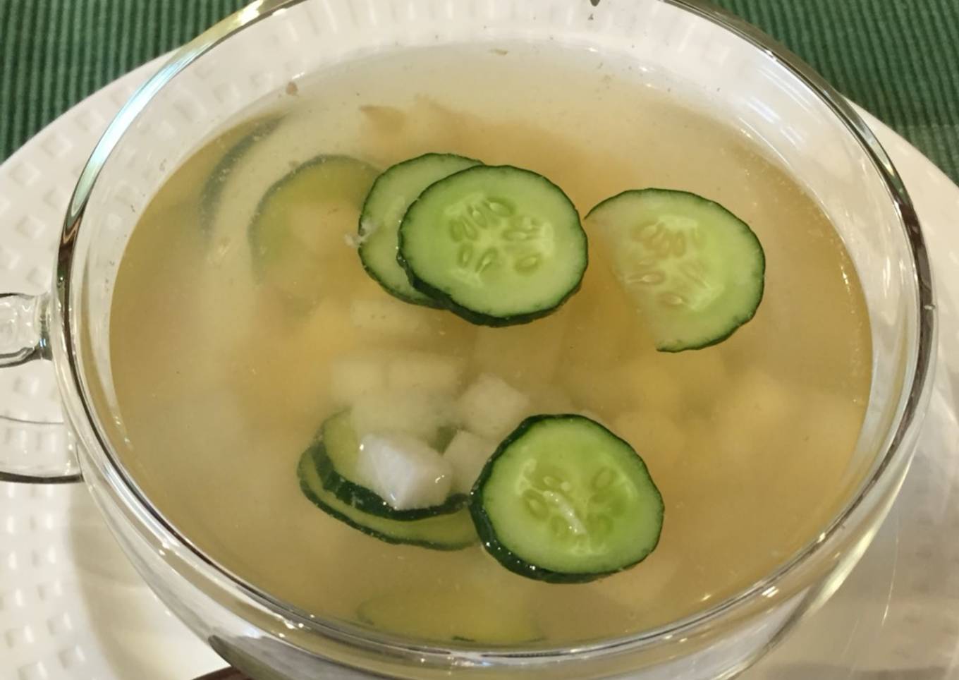Consomé frío de pepino y ñame