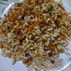 A picture of Puffed Rice and Mixture Bhel.