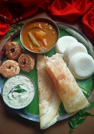 সাউথ ইন্ডিয়ান থালি (South indian thali recipe in Bengali) রেসিপির প্রধান ছবি