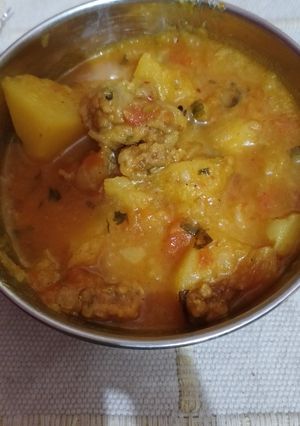 आलू उडदी की सब्जी (aloo udi ki sabzi recipe in Hindi) रेसिपी मुख्य फोटो