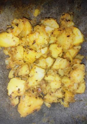 जीरा आलू (jeera aloo recipe in Hindi) रेसिपी मुख्य फोटो