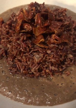 Foto di Riso rosso con lenticchie e pomodori secchi